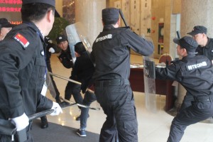 溫州國(guó)泰保安駐樂清電力大樓開展反恐防爆演練